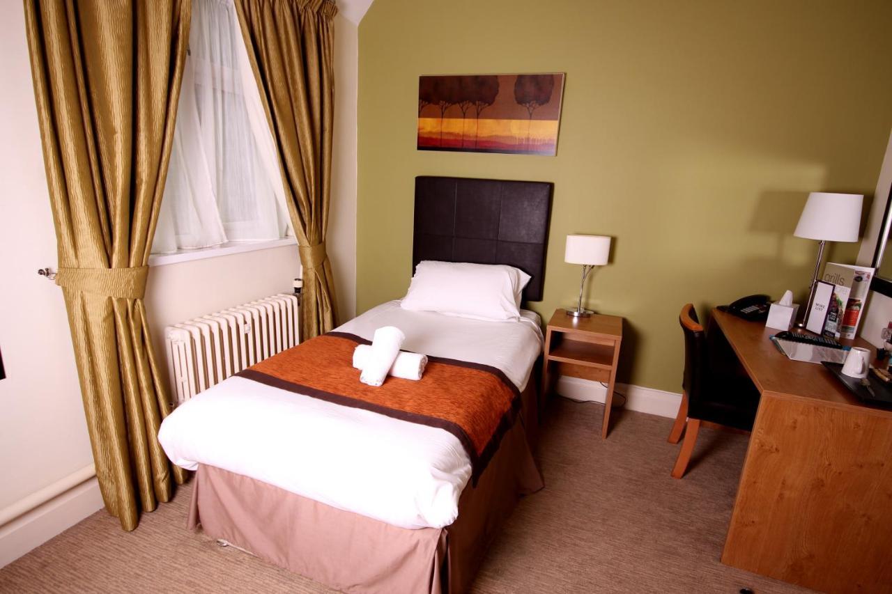 The Twelve Knights Hotel Port Talbot Exterior photo
